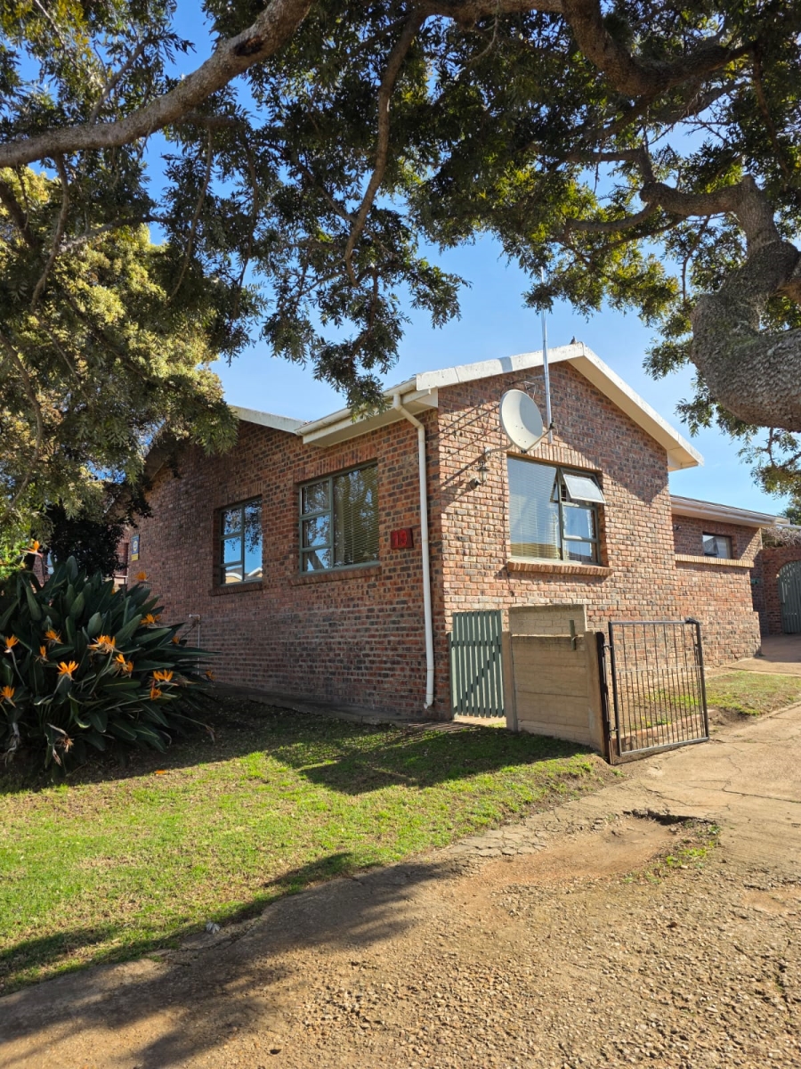3 Bedroom Property for Sale in Wavecrest Eastern Cape